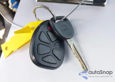 2007 GMC Yukon Slt from USA, damaged, VIN 1GKFK13007R307619